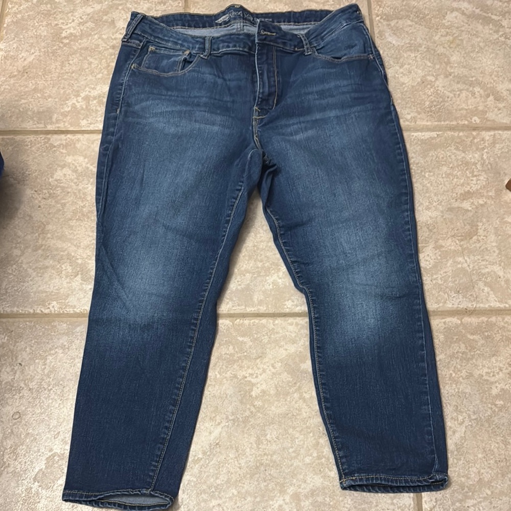 Old Navy Size 16 mid rise Rockstar Jeans excellent condition